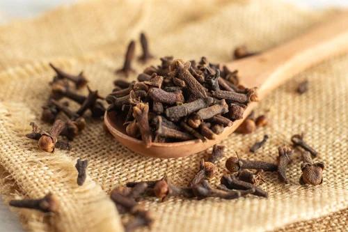 Premium Hand-Picked Whole Cloves / Laung (Lal Pari Grade)